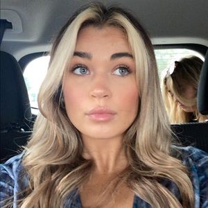 Meet your Posher, Mia